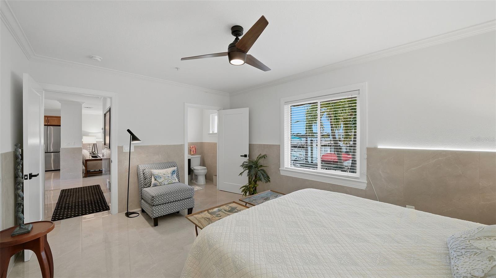 TWIN SHORES MOBILE HOME - Residential