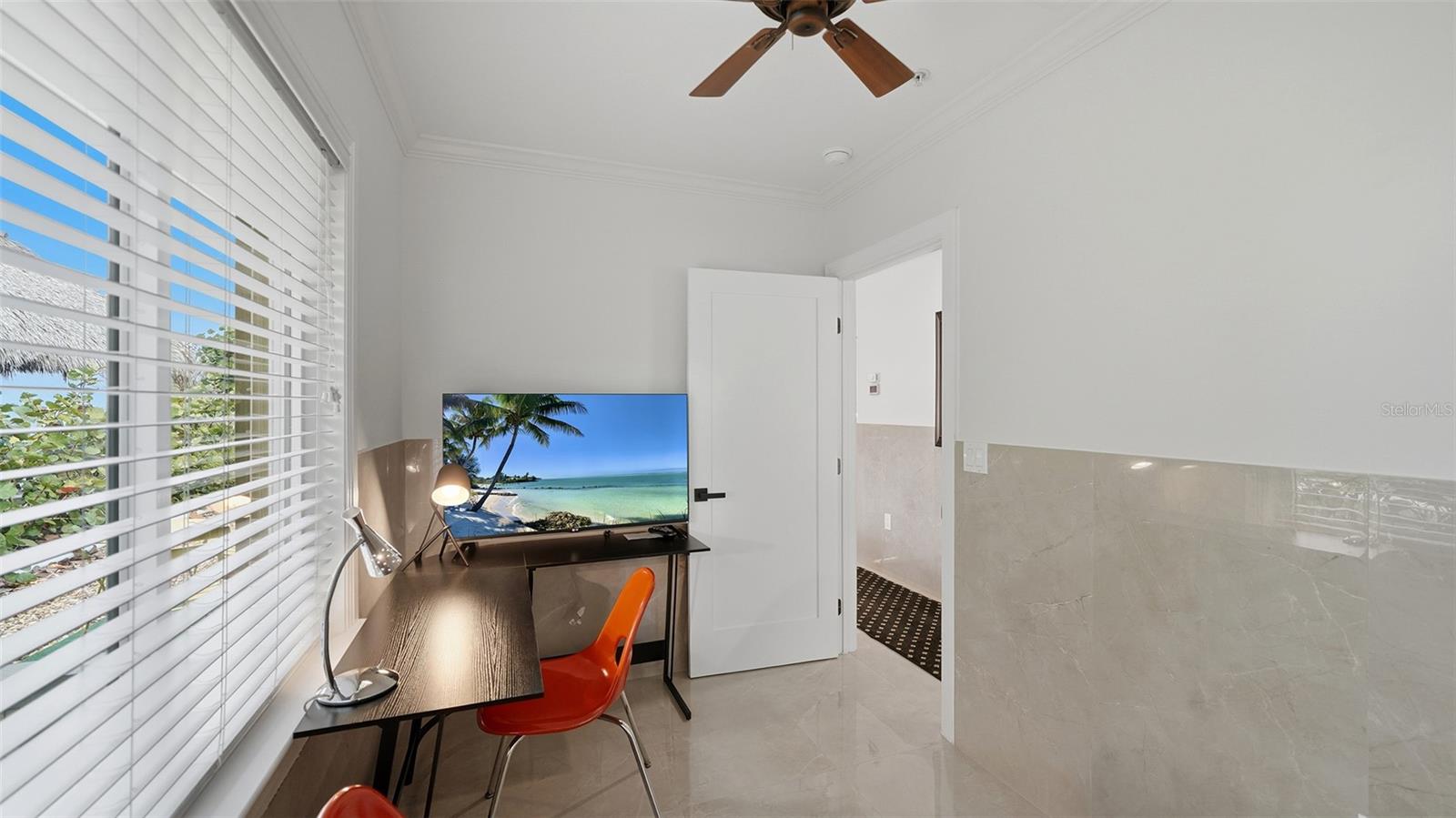 TWIN SHORES MOBILE HOME - Residential