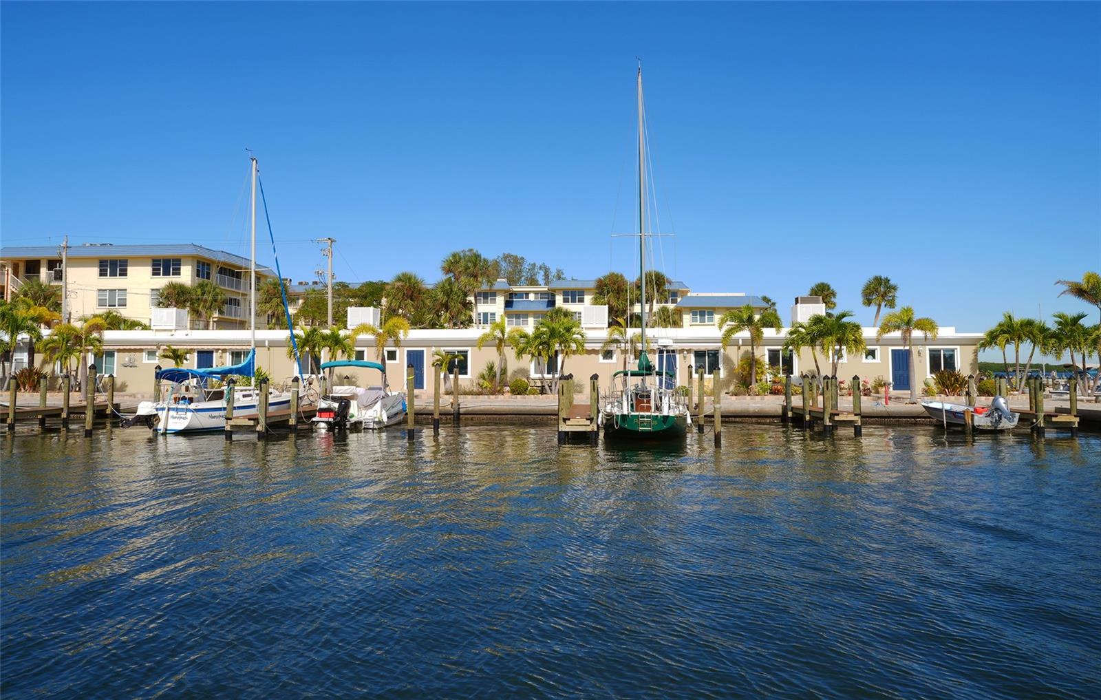 TWIN SHORES MOBILE HOME - Residential