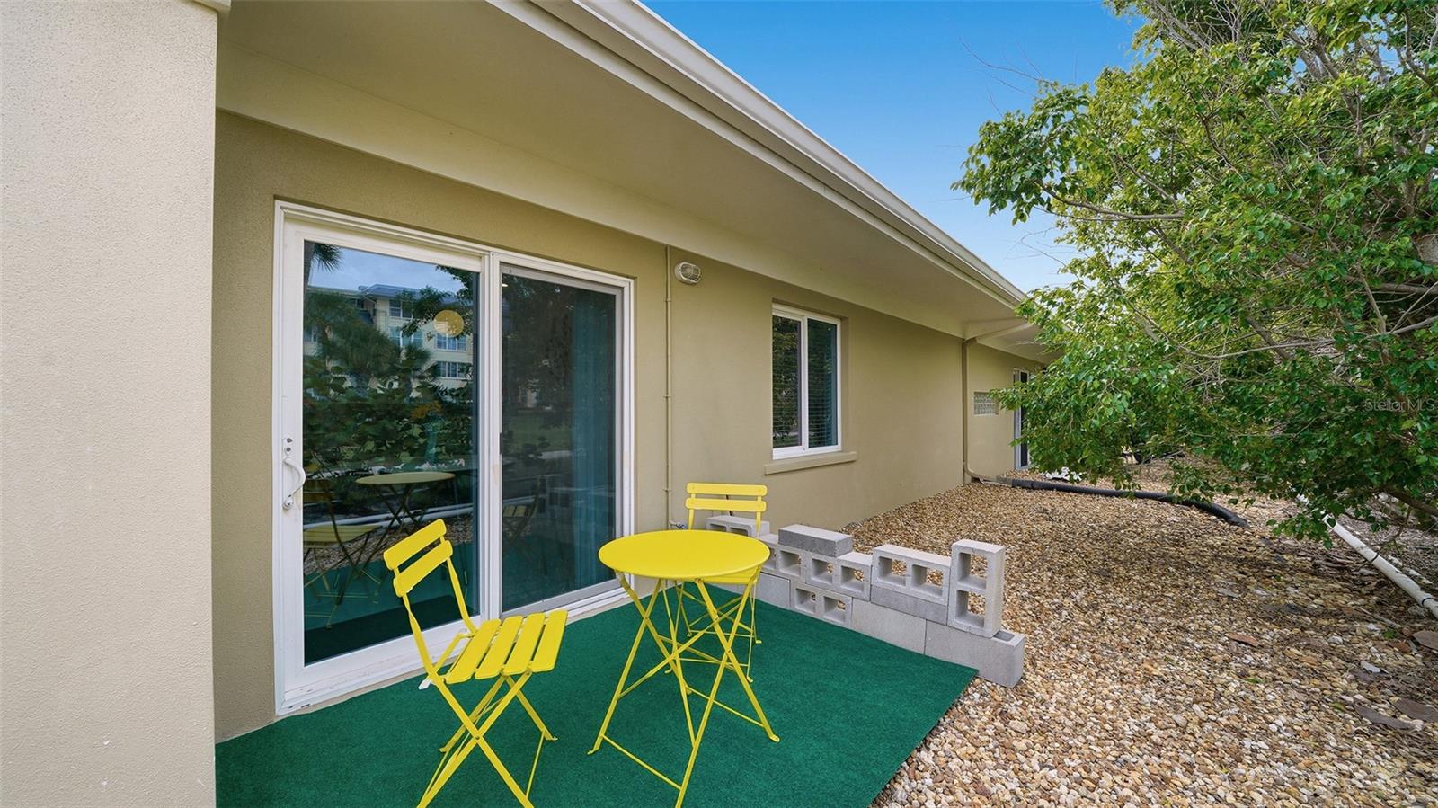 TWIN SHORES MOBILE HOME - Residential