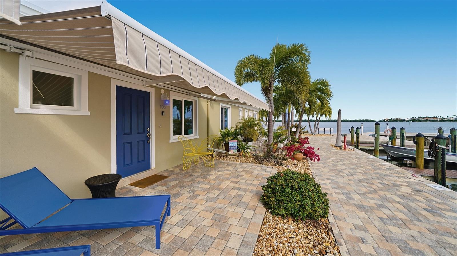 TWIN SHORES MOBILE HOME - Residential