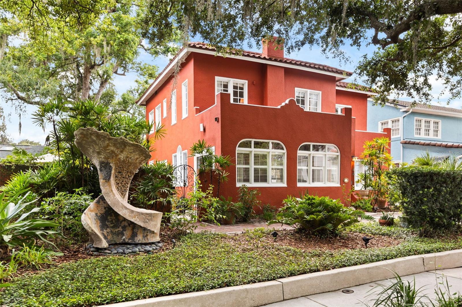 318 VITORIA AVENUE