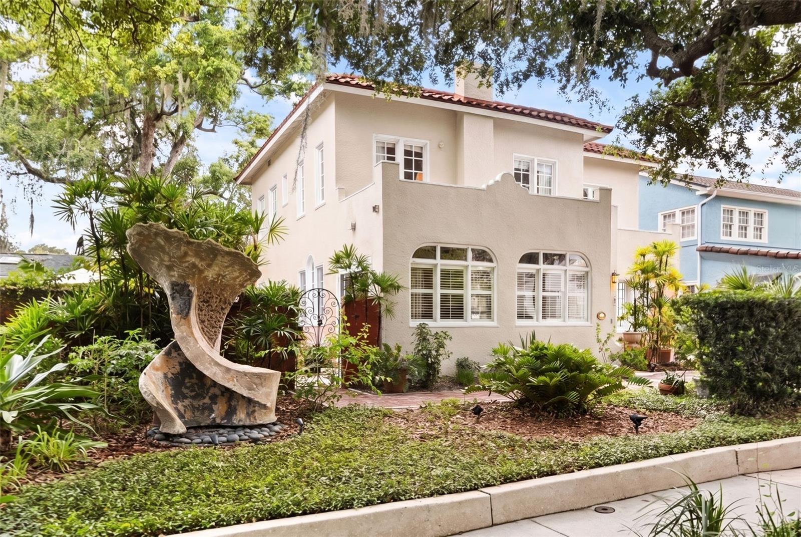 318 VITORIA AVENUE