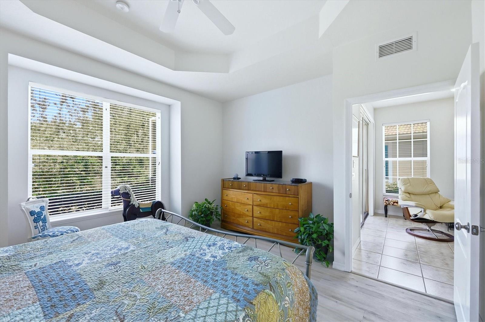 PELICAN POINTE GOLF & COUNTRY CLUB - Residential