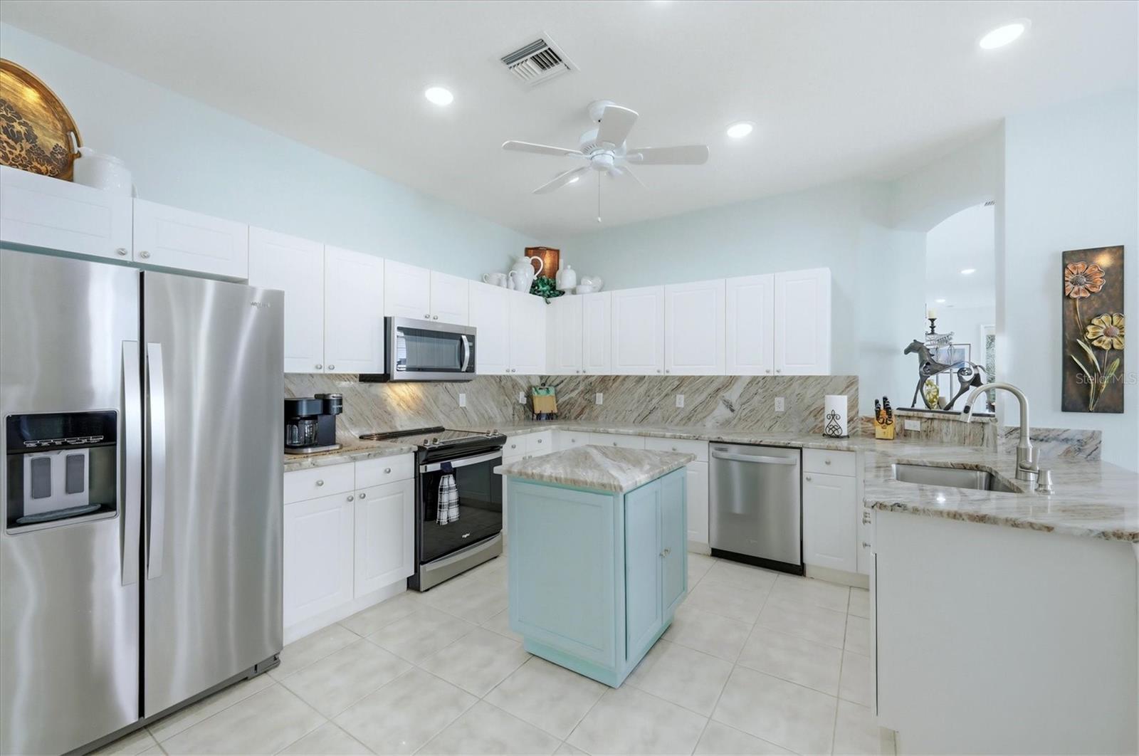 PELICAN POINTE GOLF & COUNTRY CLUB - Residential