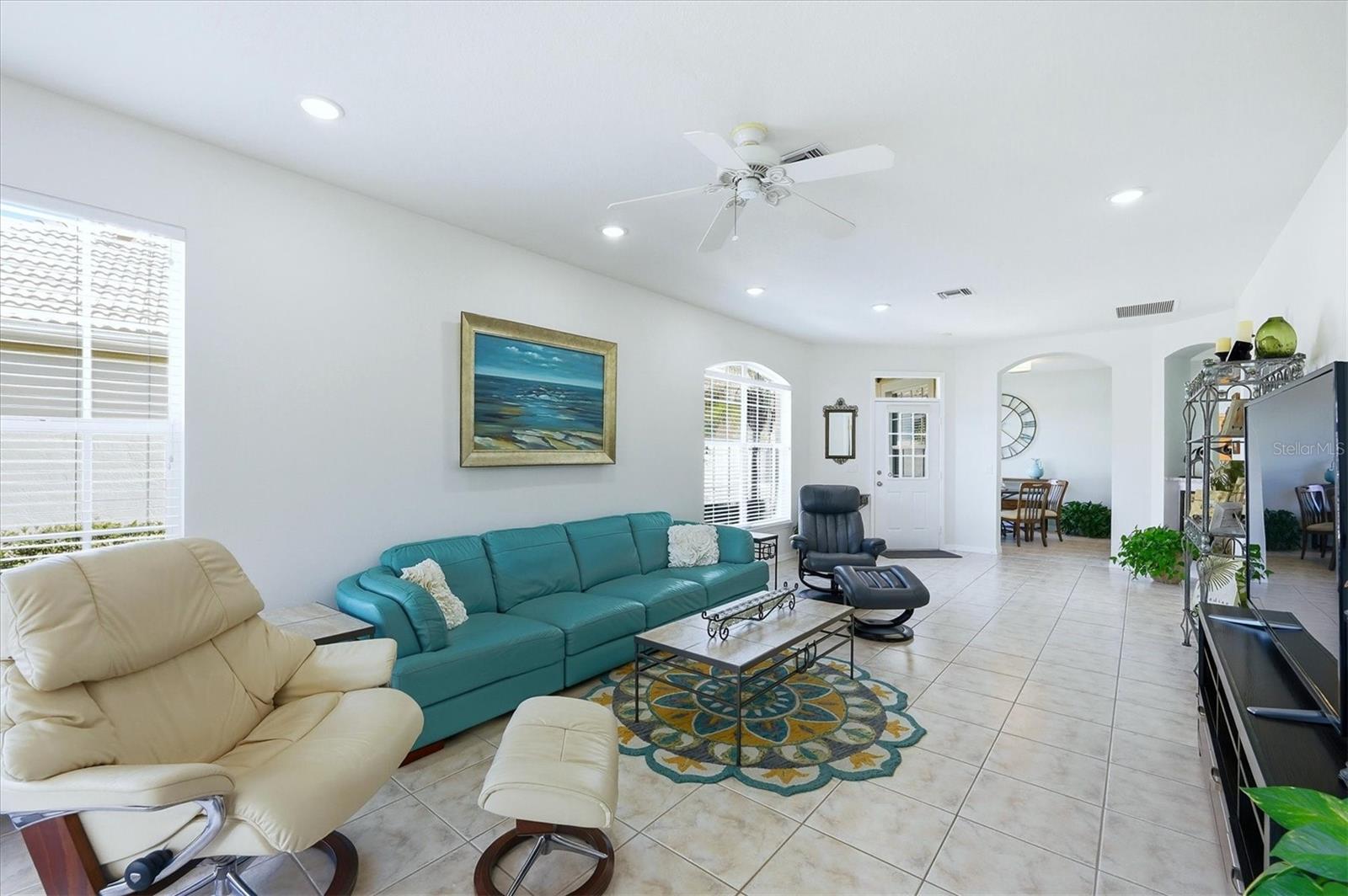 PELICAN POINTE GOLF & COUNTRY CLUB - Residential