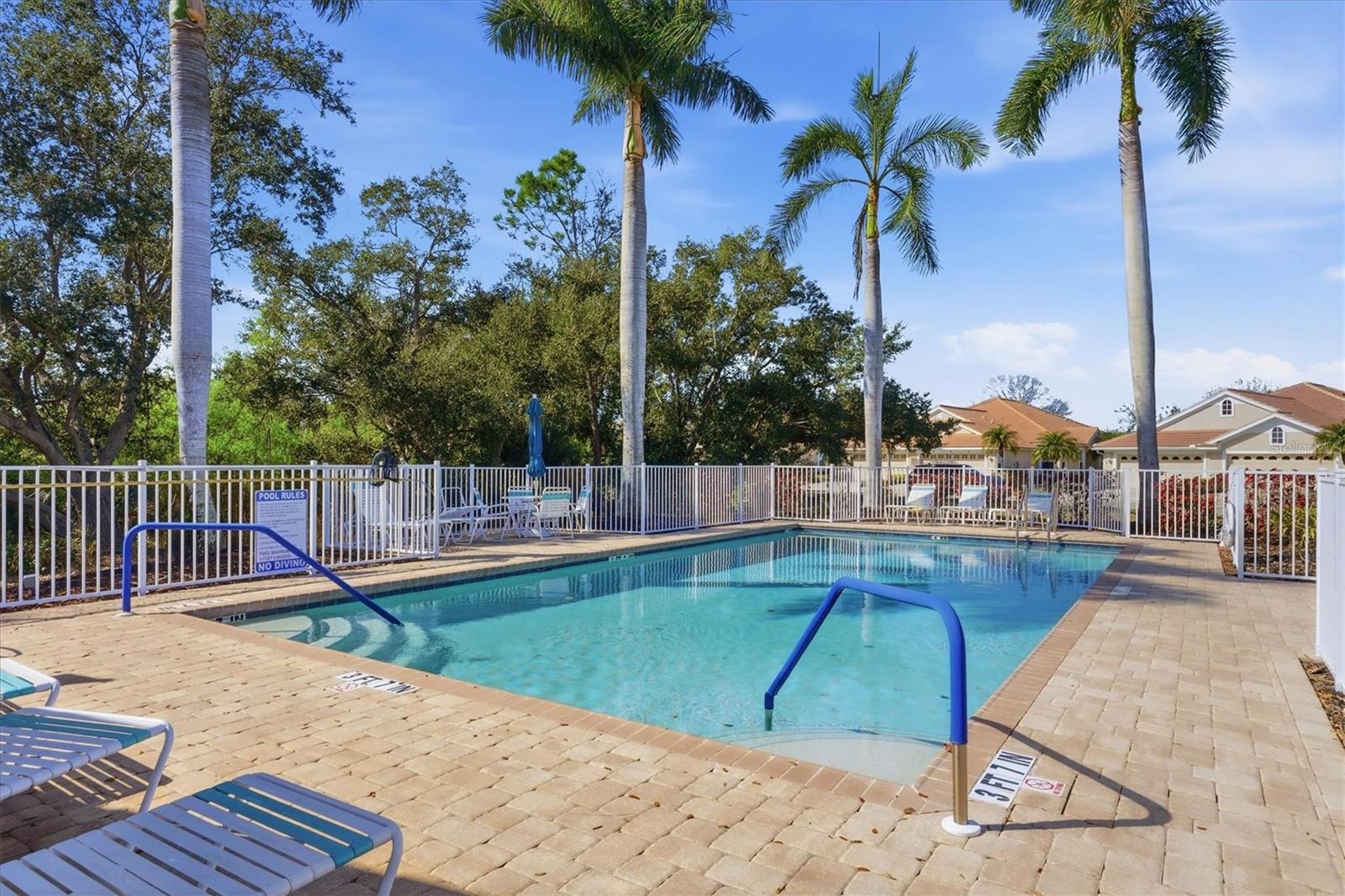 PELICAN POINTE GOLF & COUNTRY CLUB - Residential