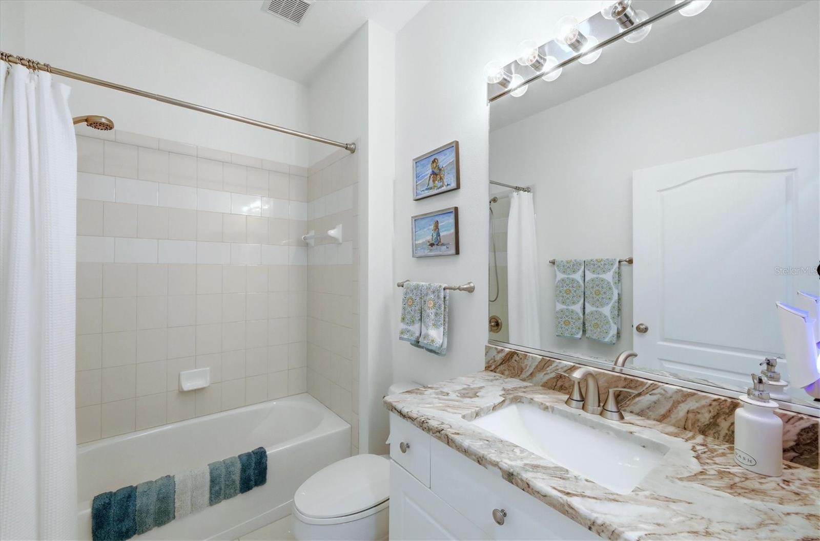 PELICAN POINTE GOLF & COUNTRY CLUB - Residential