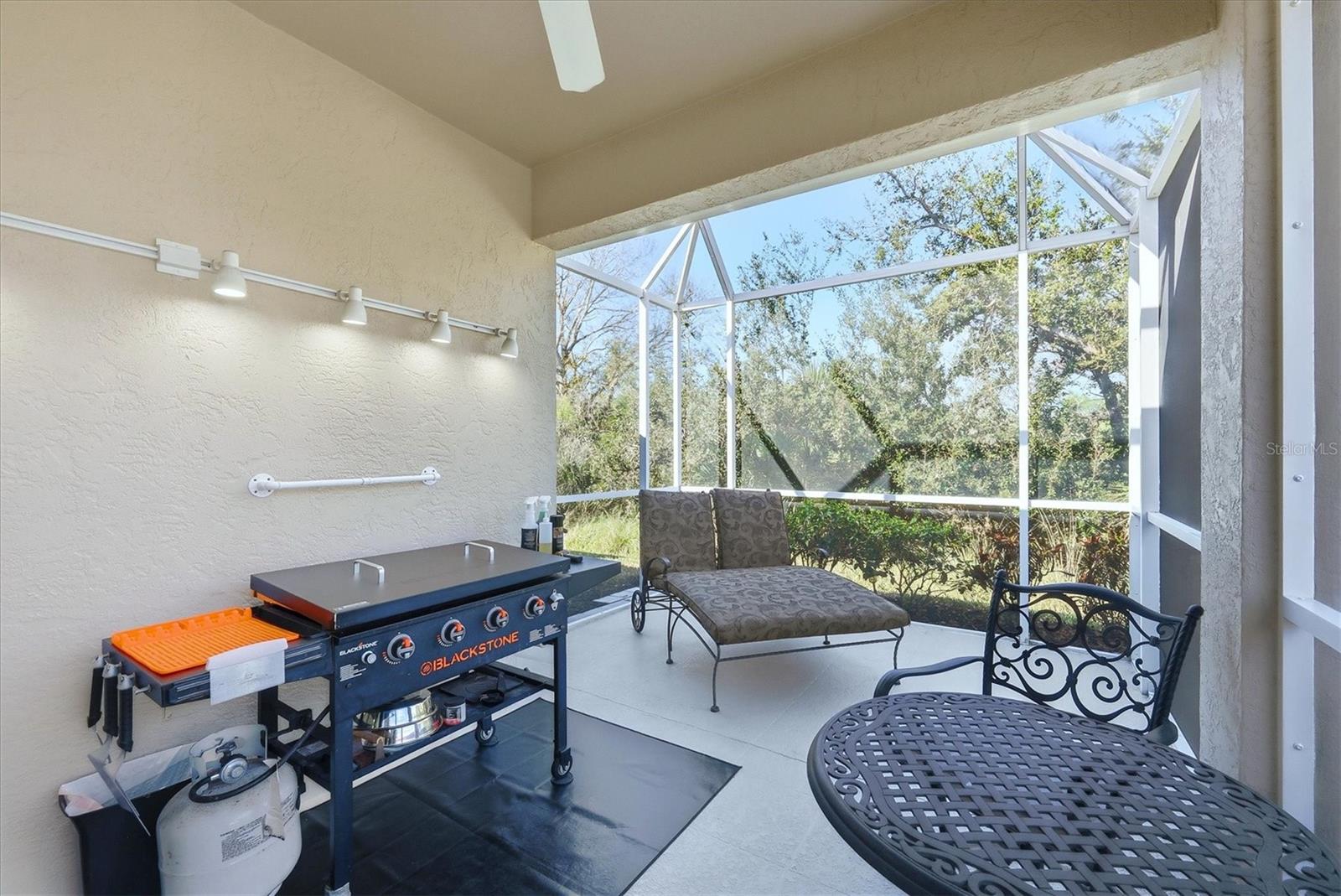 PELICAN POINTE GOLF & COUNTRY CLUB - Residential