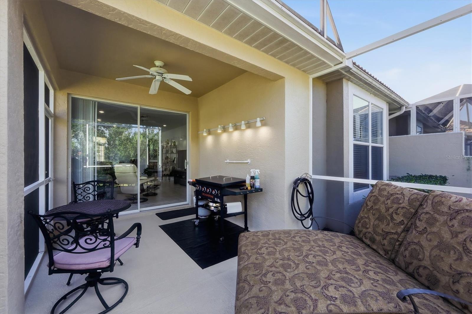 PELICAN POINTE GOLF & COUNTRY CLUB - Residential