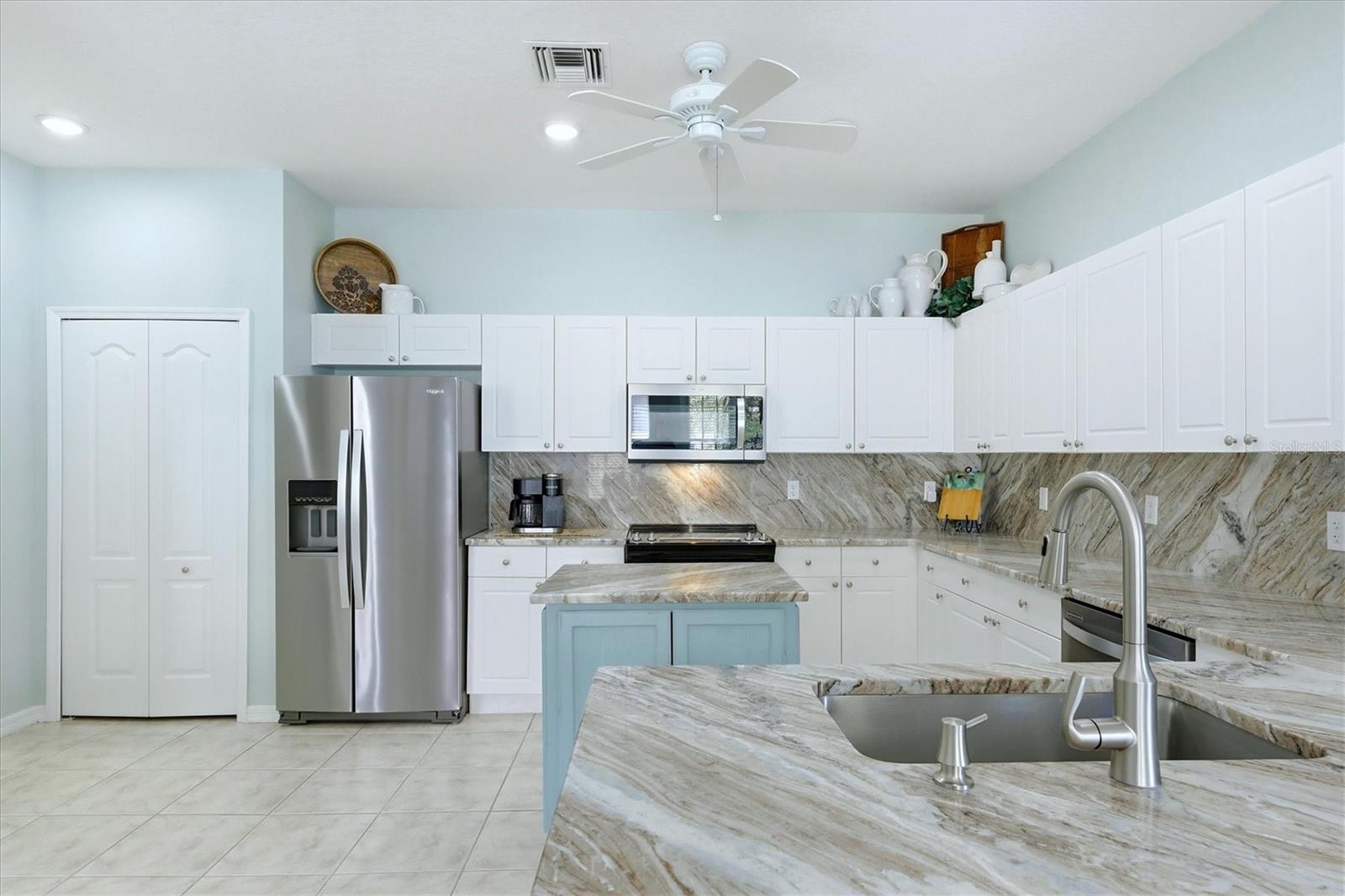 PELICAN POINTE GOLF & COUNTRY CLUB - Residential