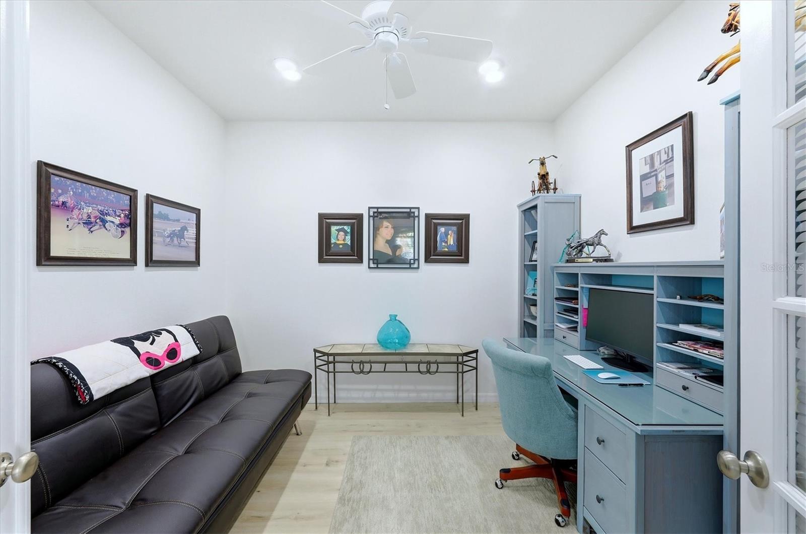 PELICAN POINTE GOLF & COUNTRY CLUB - Residential