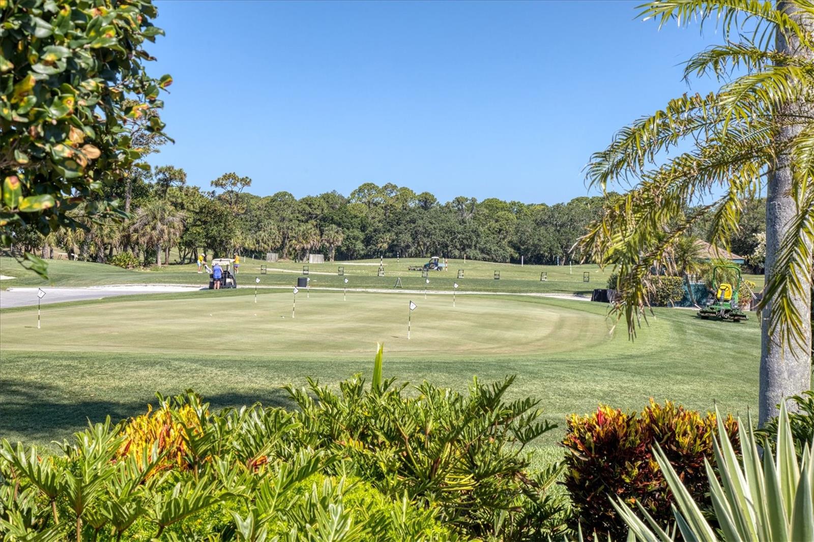 PELICAN POINTE GOLF & COUNTRY CLUB - Residential