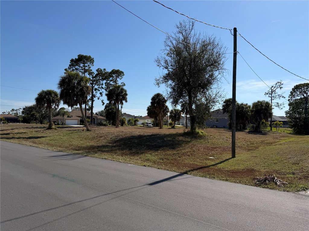 Photo of 2 Pine Valley Ct, Rotonda West, FL 33947 (MLS # D6146222)