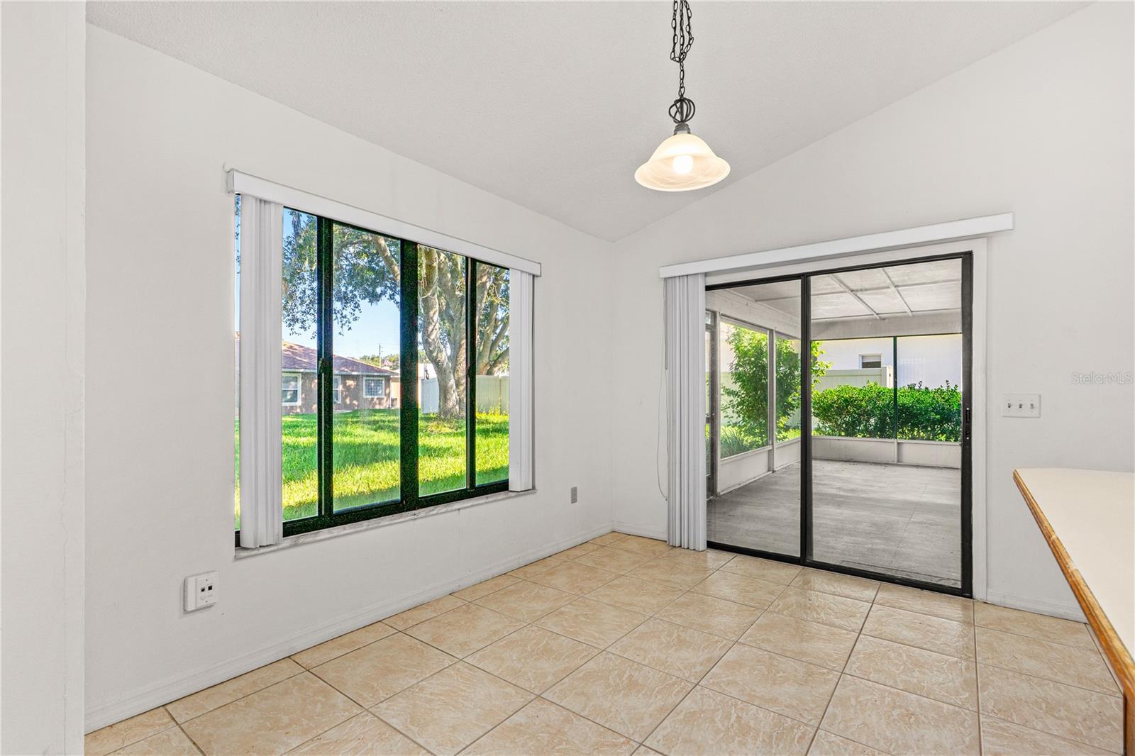 BRYAN CAVE ESTATES - Residential