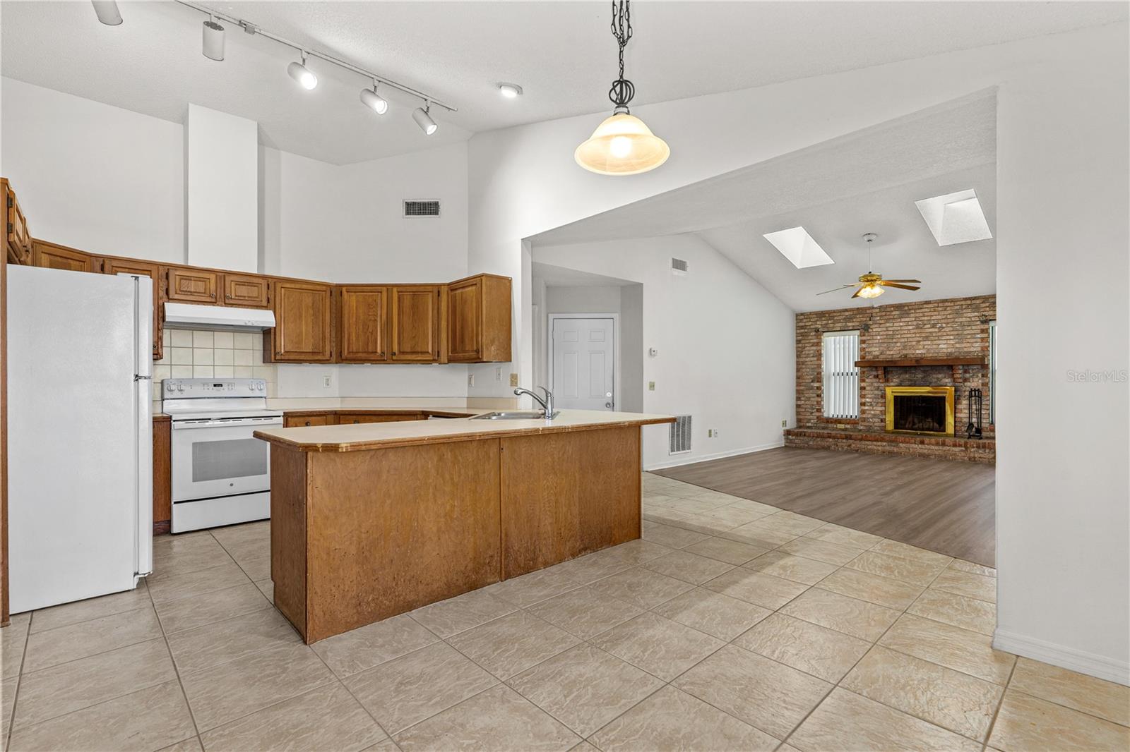 BRYAN CAVE ESTATES - Residential