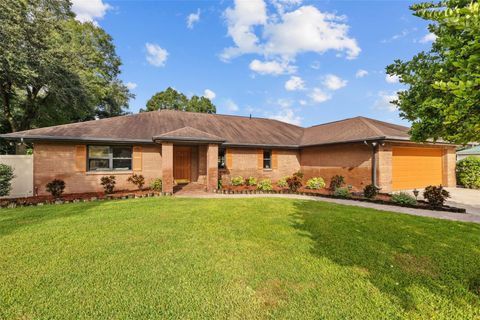 A home in VALRICO