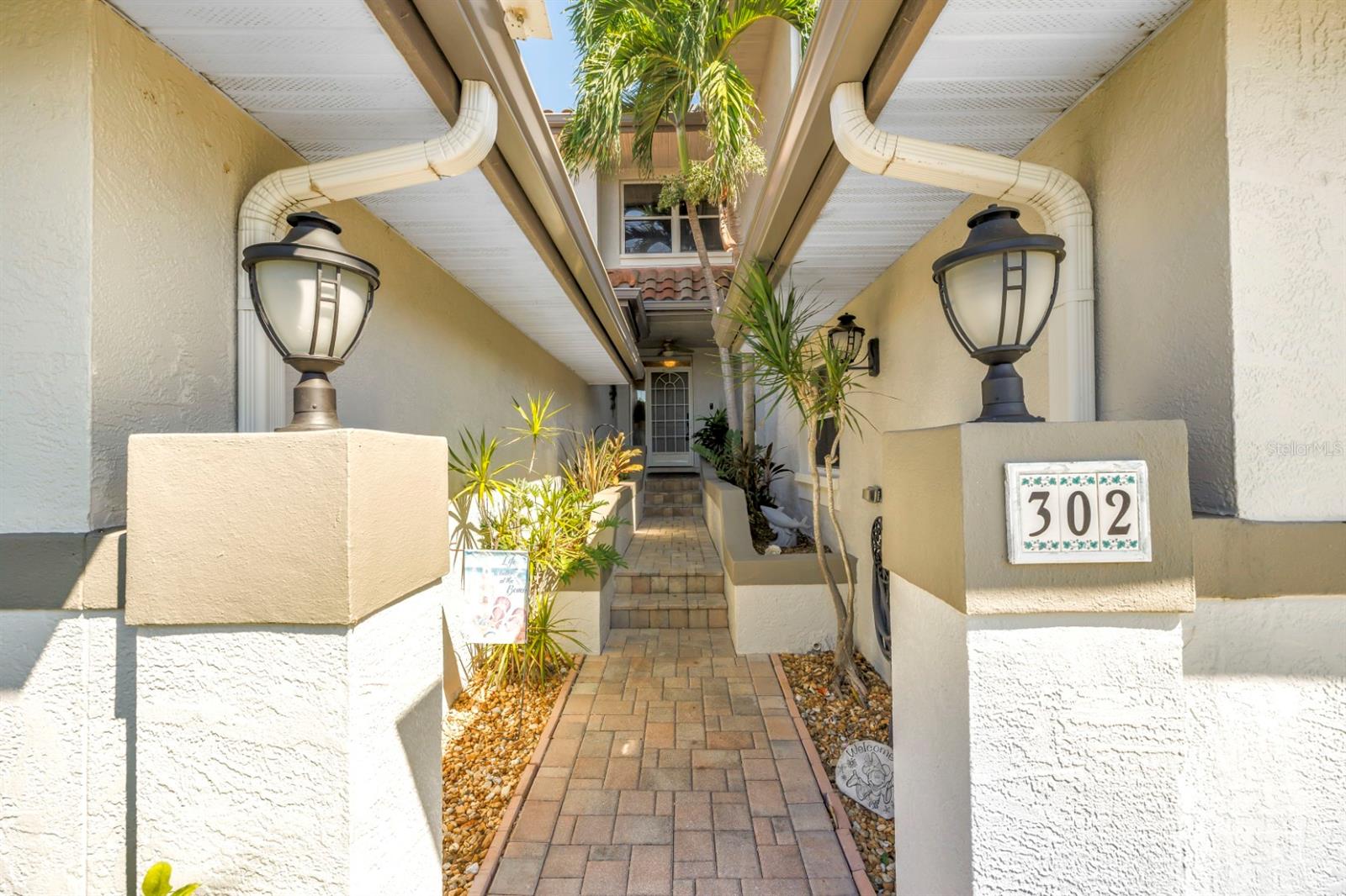 903 PINELLAS BAYWAY S 302