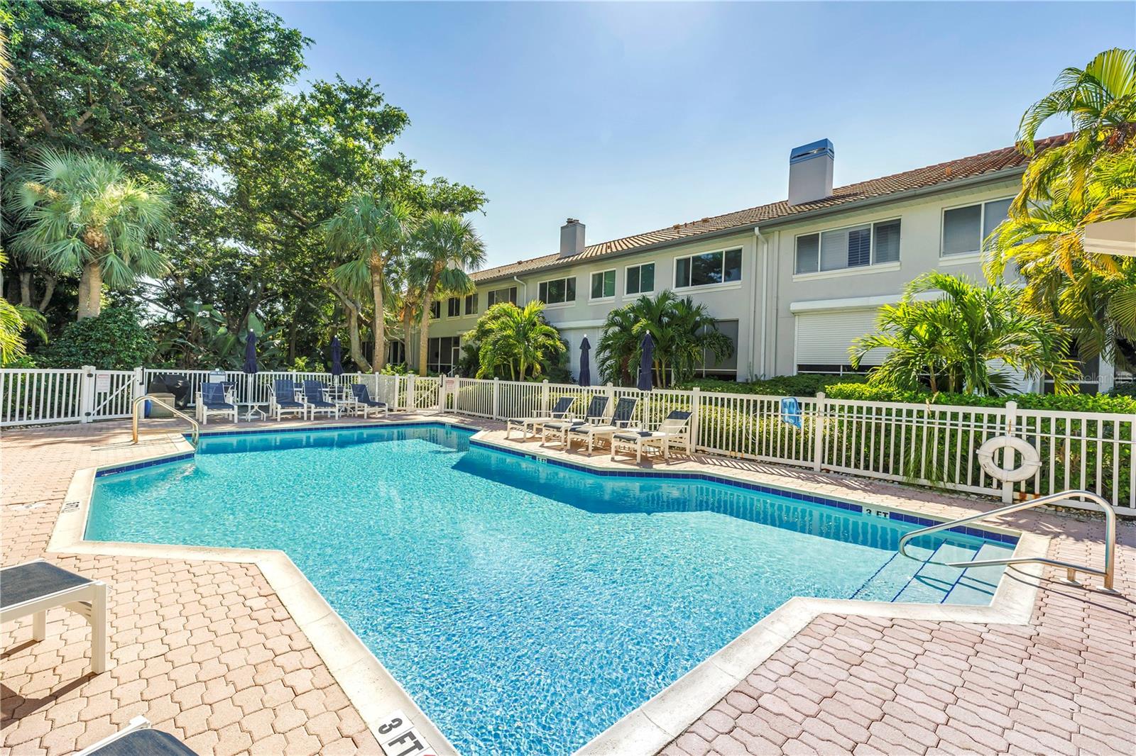 903 PINELLAS BAYWAY S 302