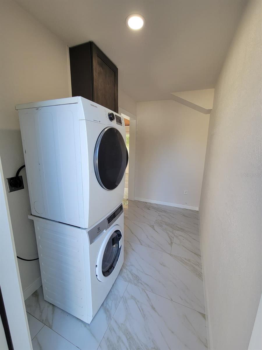 PAVER PARK ESTATES 1ST ADD - Residential Lease