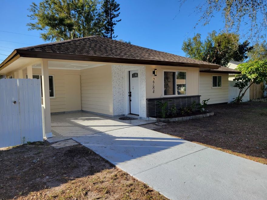 Located in a prime Sarasota neighborhood, just minutes from downtown, supermarkets, and shopping areas, this inviting recently remodeled home is move-in ready. It features a brand-new kitchen and bathrooms with modern fixtures and illuminated mirrors. The home offers excellent natural light and ventilation, along with a spacious backyard and front yard. LED lighting throughout enhances efficiency and style, making this property one of the best rental options available in the area.