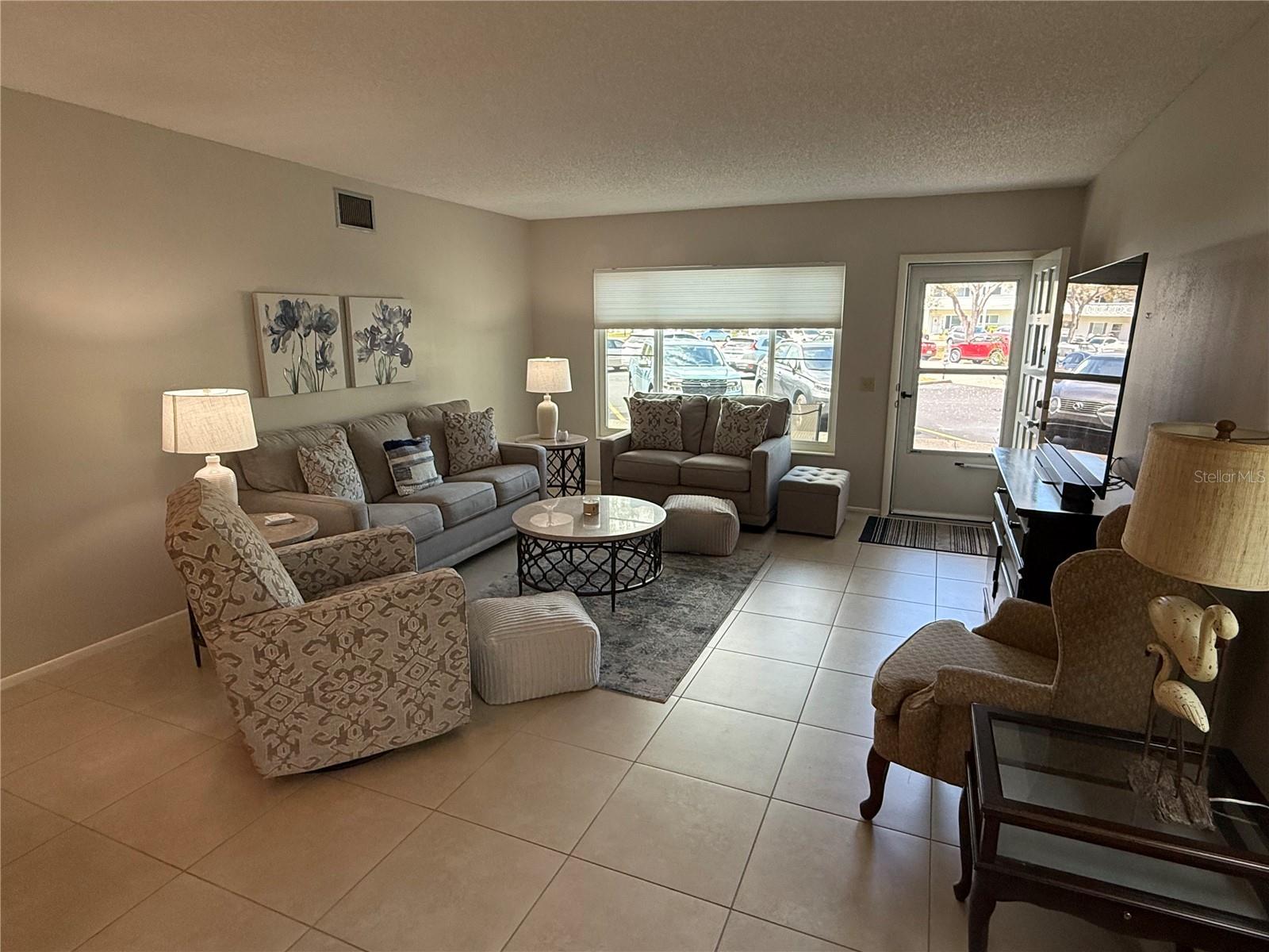 ON TOP OF THE WORLD - Residential