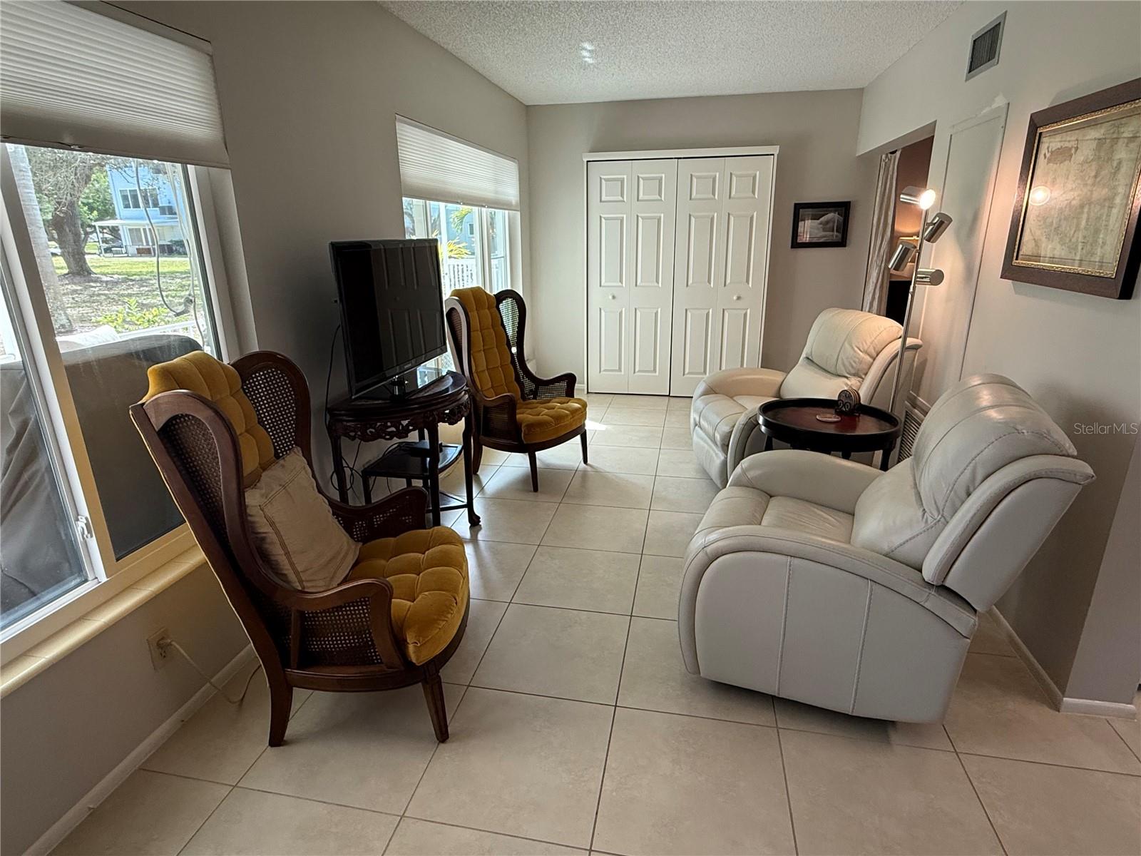 ON TOP OF THE WORLD - Residential