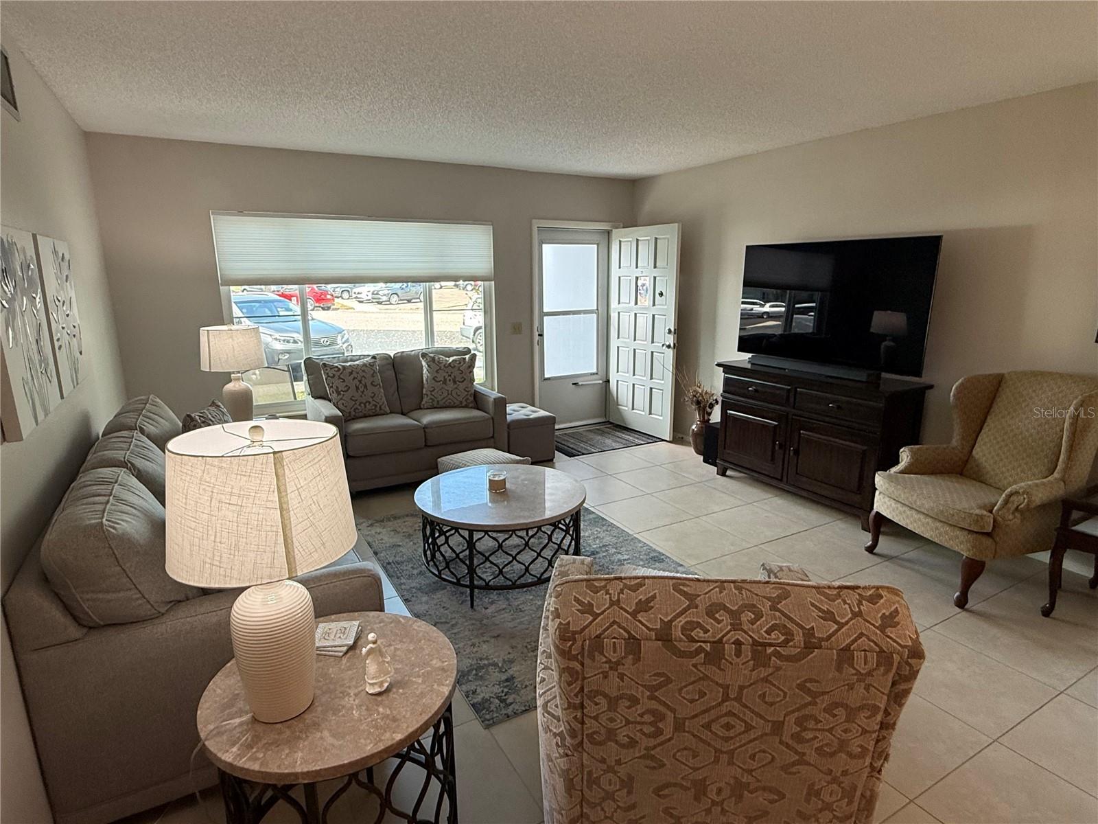 ON TOP OF THE WORLD - Residential