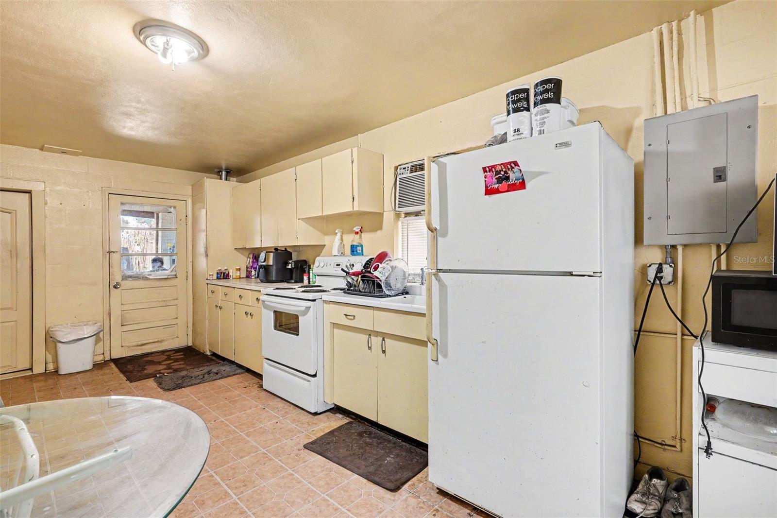 COUNTRY CLUB ESTATE RESUBDIVISION PT - Residential