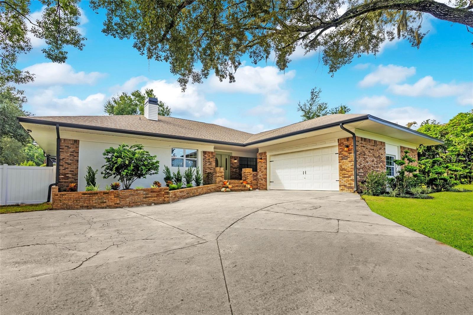 2637 GRACE MANOR