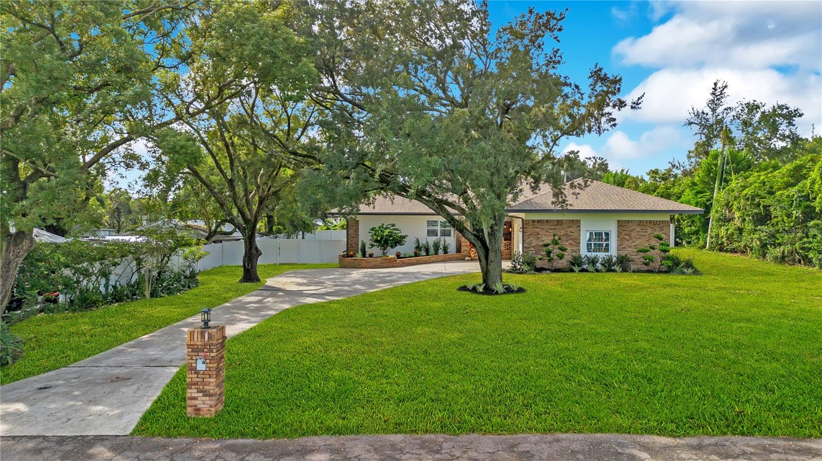 2637 GRACE MANOR