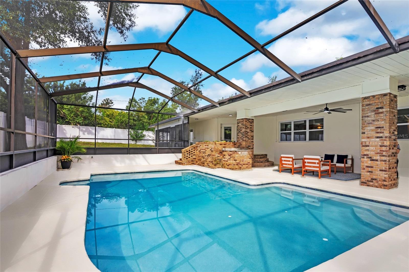2637 GRACE MANOR
