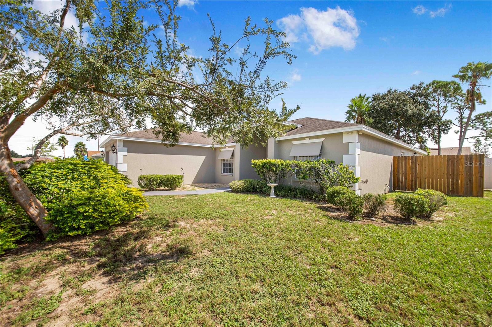817 REFLECTIONS LOOP E