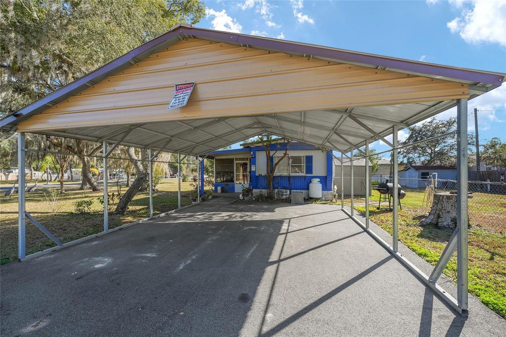 Photo of 18486 SE 52nd Street, Ocklawaha, FL 32179 (MLS # O6376916)