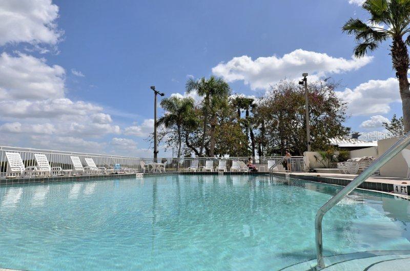 BAHIA BEACH TWNHMS PH 1A - Residential