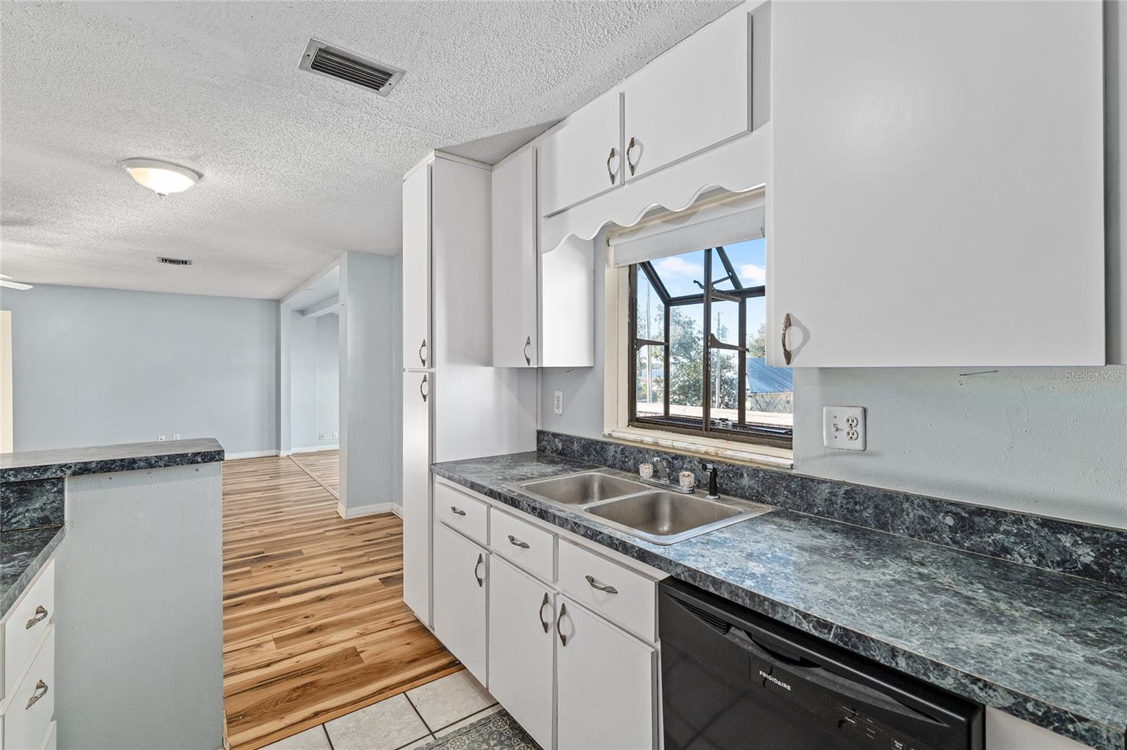 MAGNOLIA SHORES - Residential