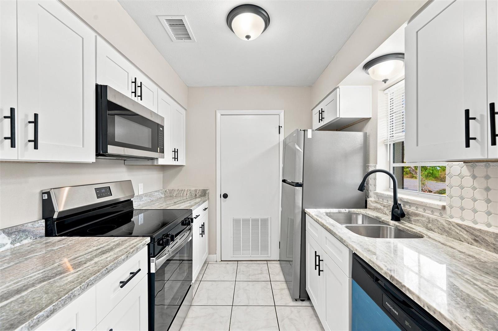 4215 E BAY DRIVE 405