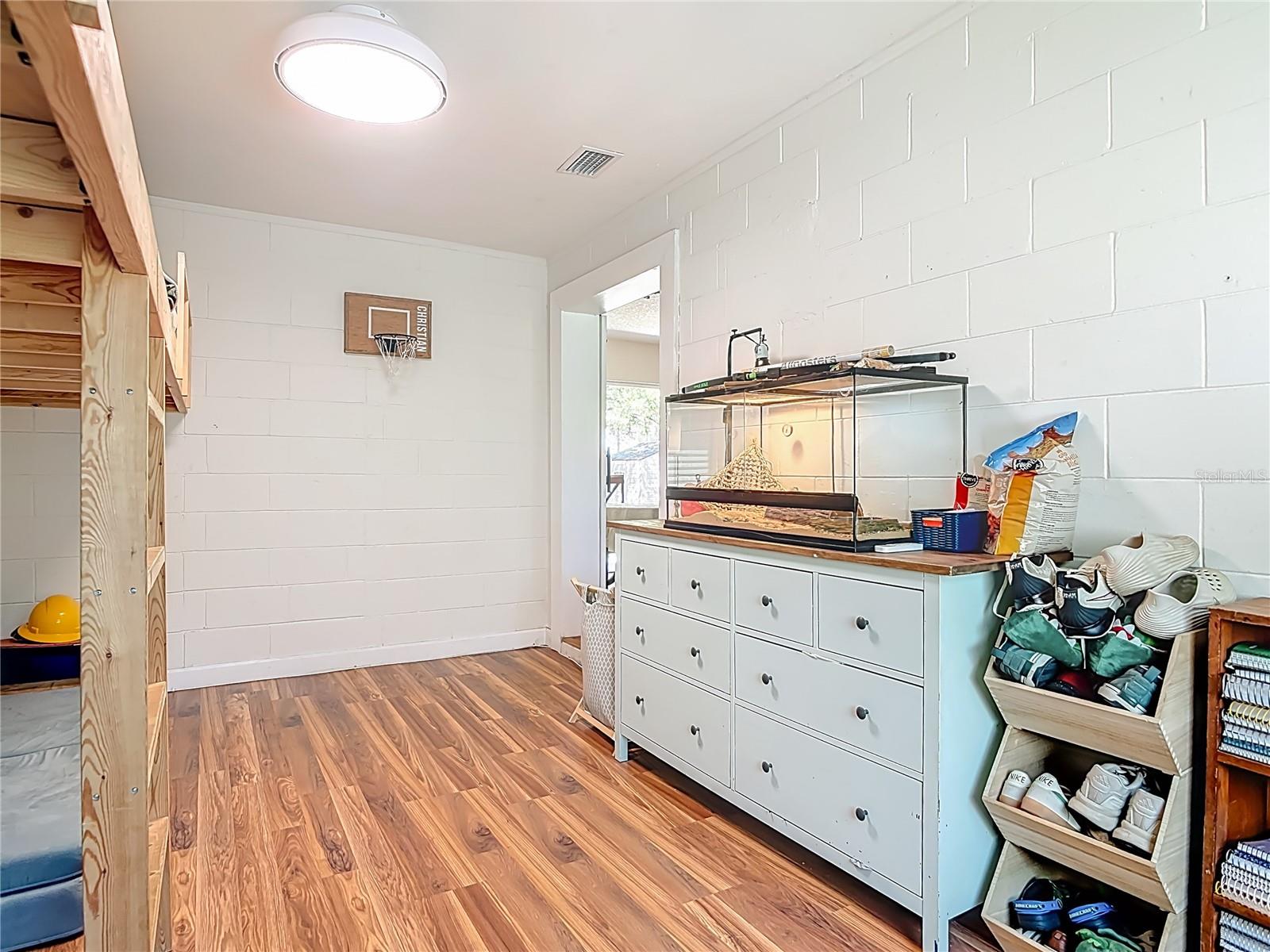 JENNINGS LAKE HELEN - Residential