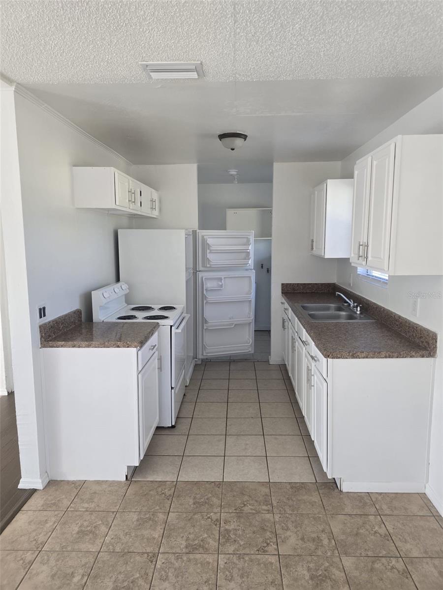 COLLIER PARK - Residential Lease