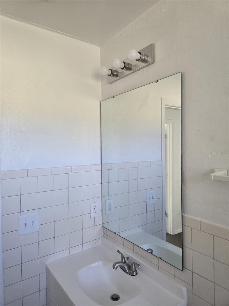 COLLIER PARK - Residential Lease