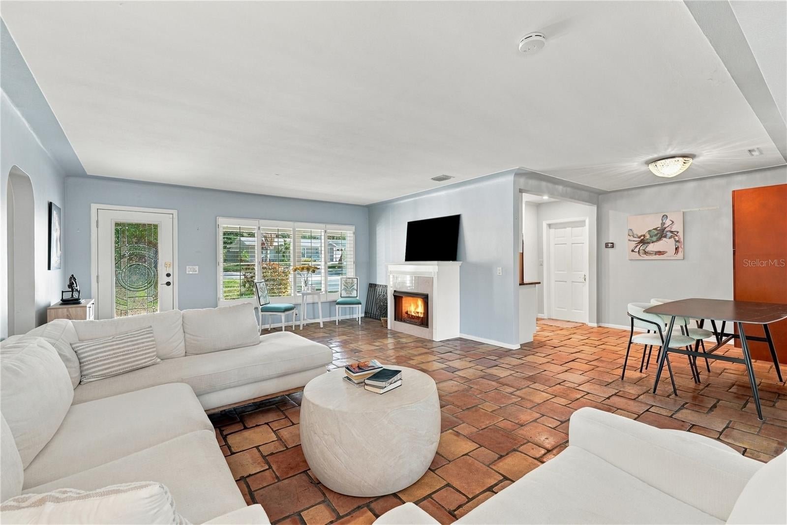 308 CRESTWOOD LANE