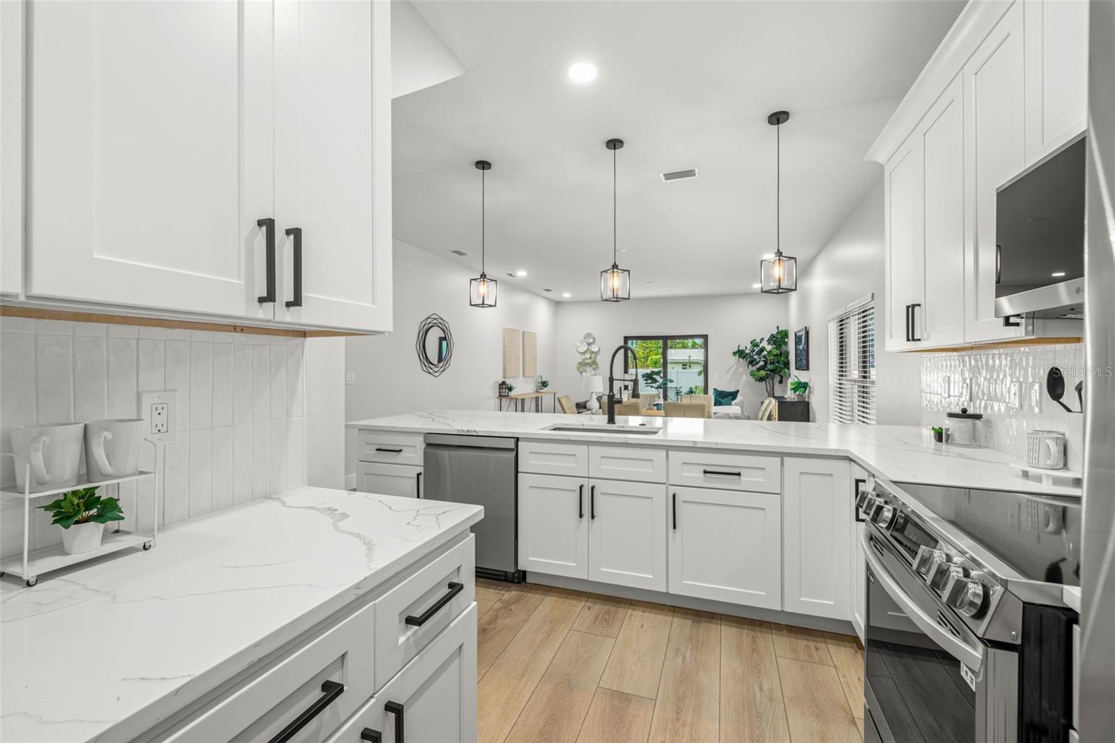 WESTSHORE PALMS - Residential Income