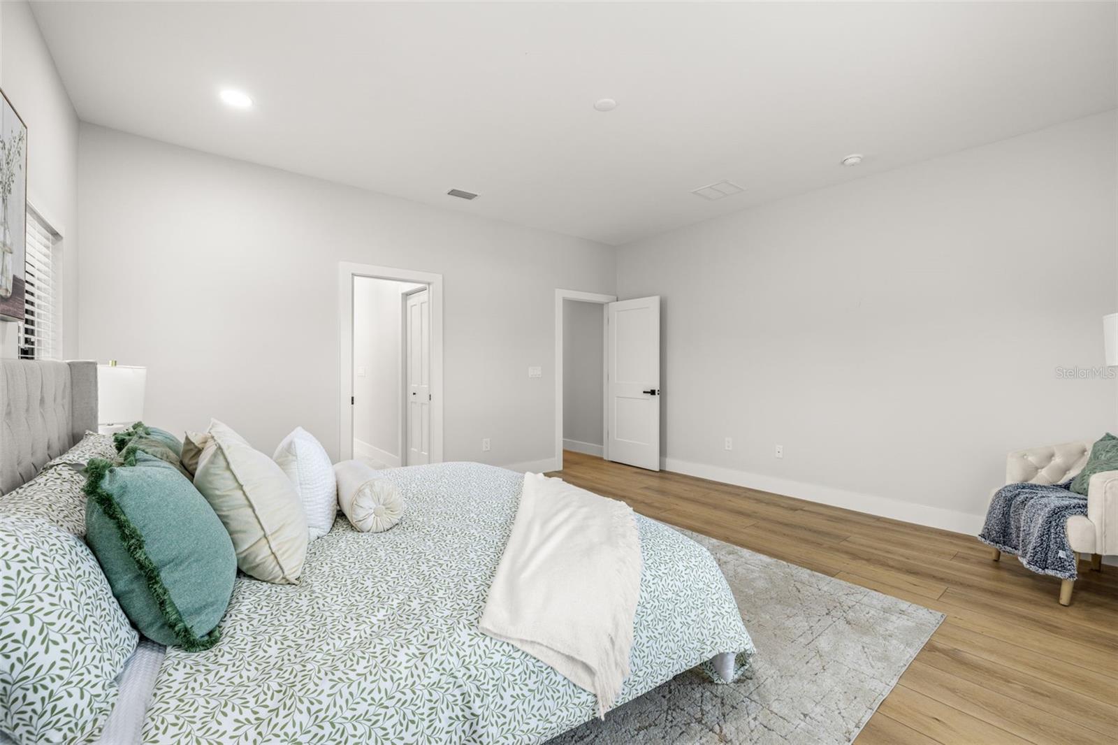 WESTSHORE PALMS - Residential Income