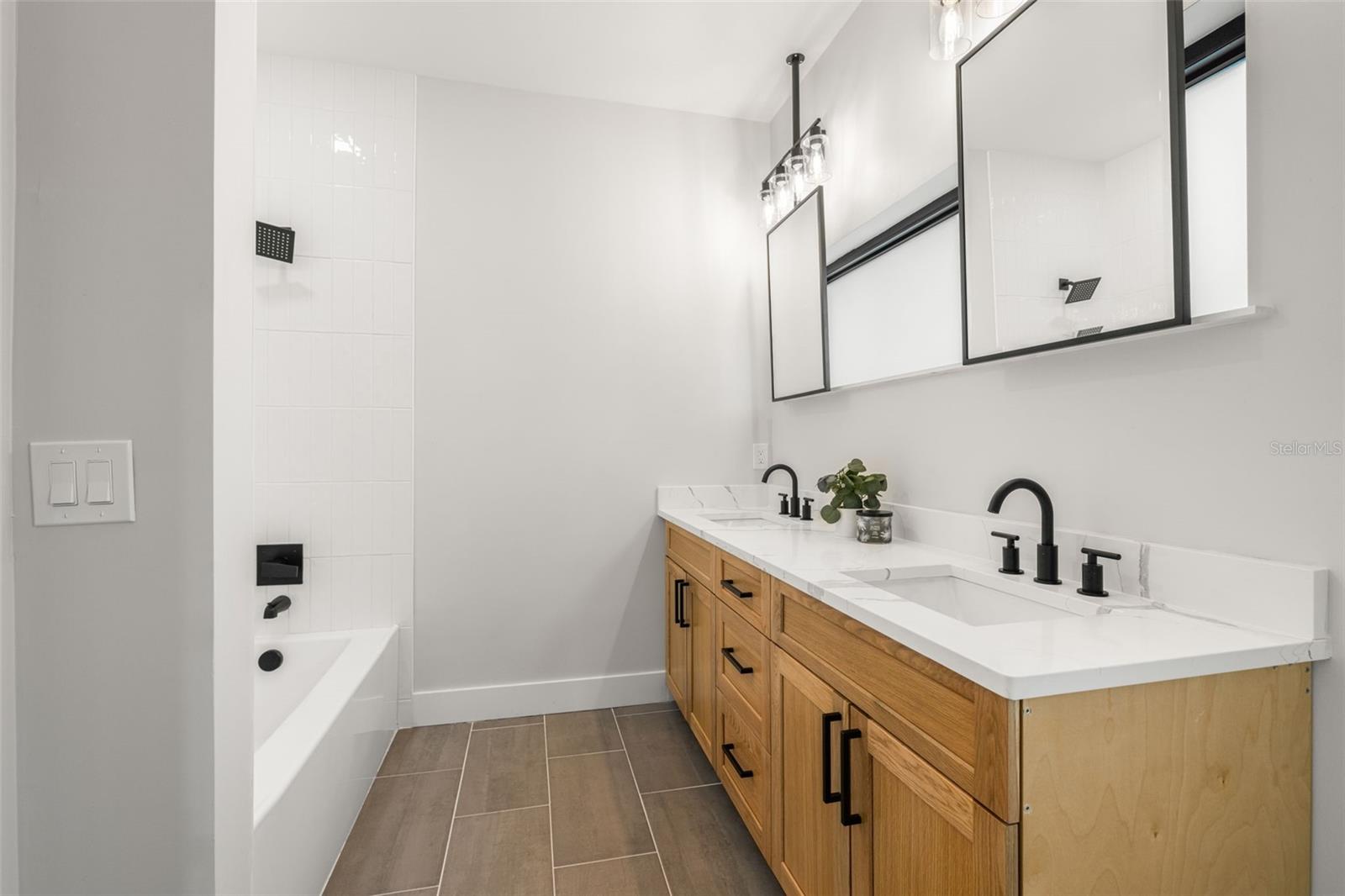 WESTSHORE PALMS - Residential Income