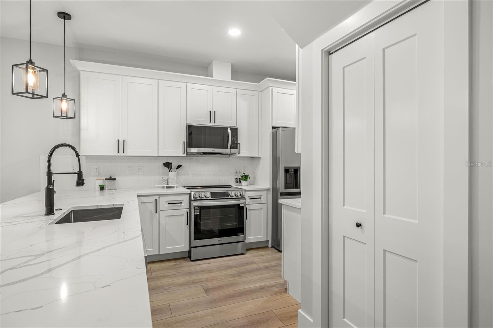 WESTSHORE PALMS - Residential Income