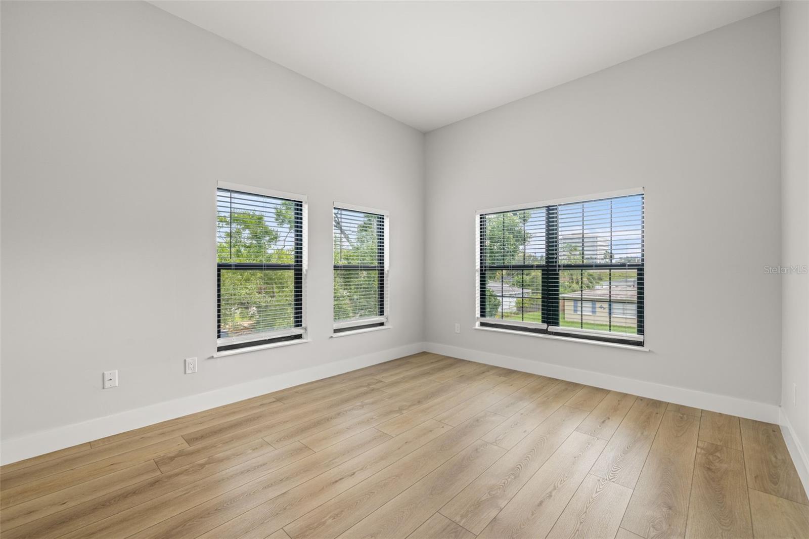 WESTSHORE PALMS - Residential Income