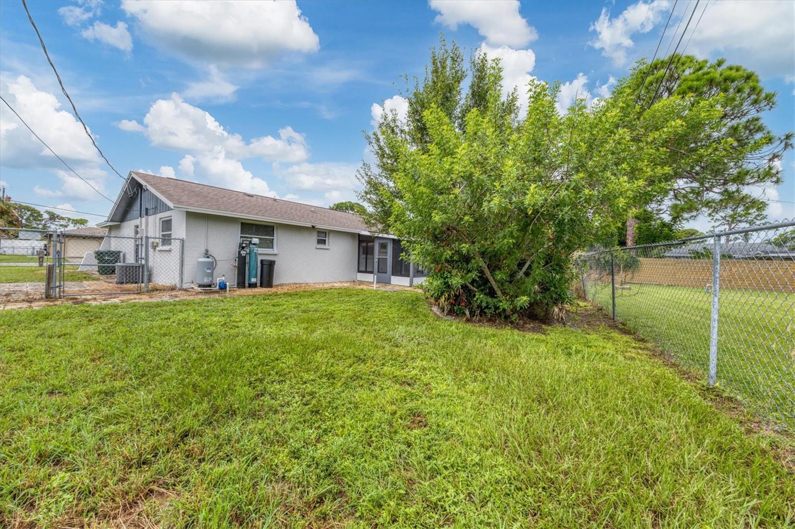 SOUTH VENICE - Residential Lease