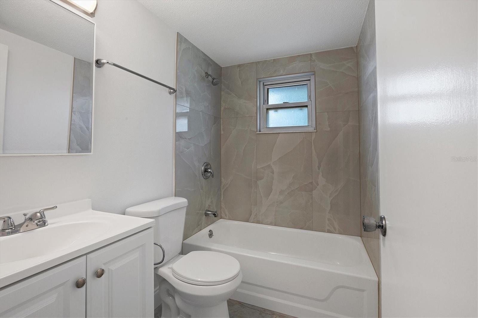 SOUTH VENICE - Residential Lease