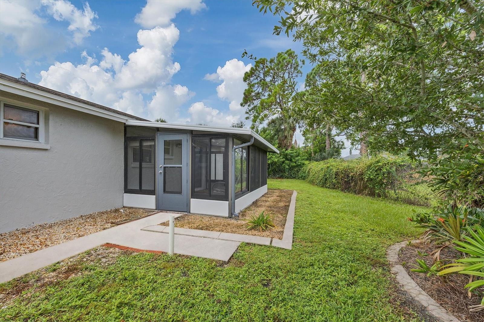 SOUTH VENICE - Residential Lease