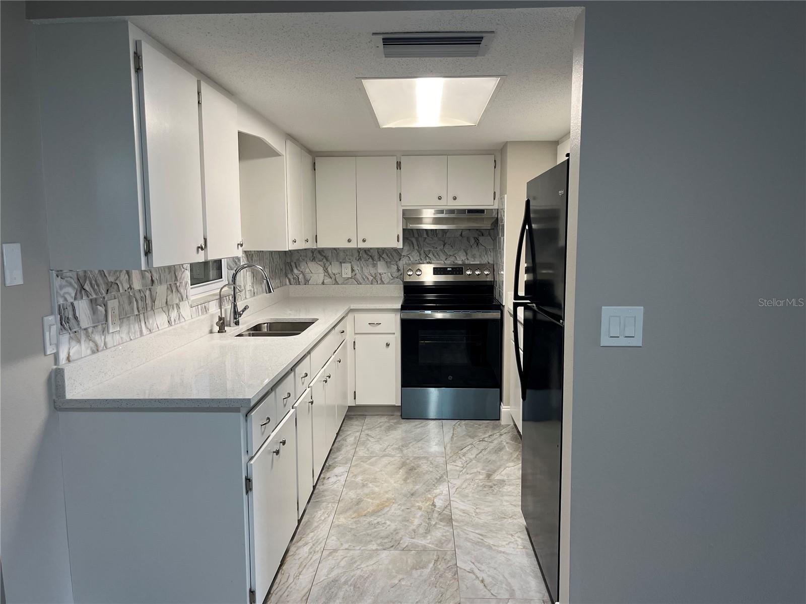 SOUTH VENICE - Residential Lease